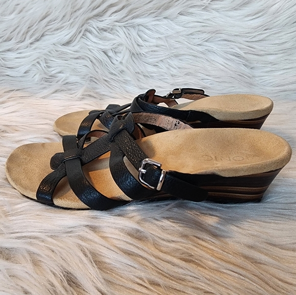 Vionic Black Leather Sandals, Size 6 - Picture 3 of 14